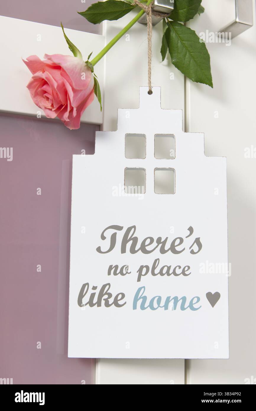 Cintre de porte sans endroit comme à la maison avec rose Banque D'Images