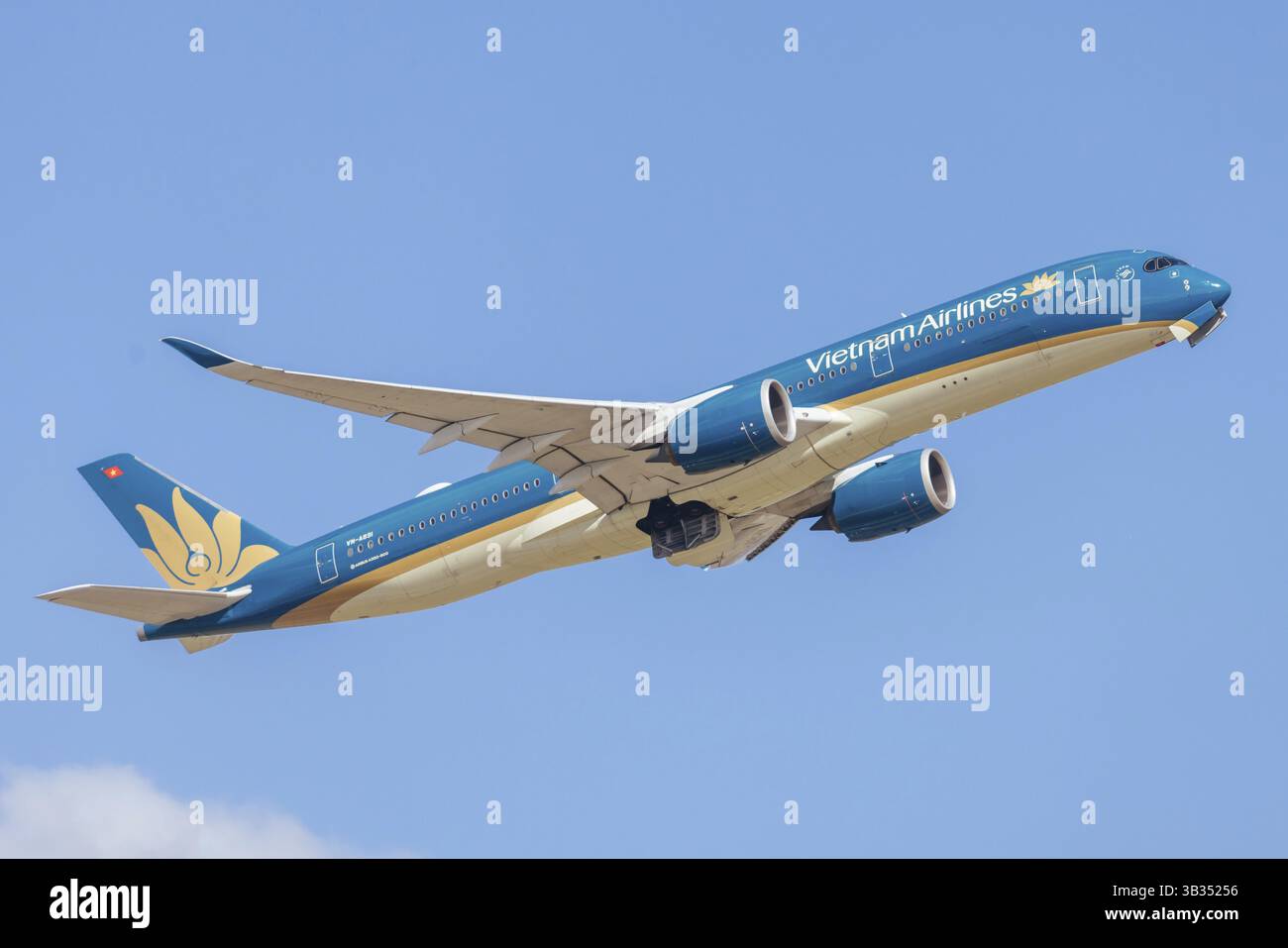 MELBOURNE, AUSTRALIE - 07 SEPTEMBRE 2024 : un Airbus A350-900 de Vietnam Airlines décolle de Melbourne le 7 septembre 2024 Banque D'Images