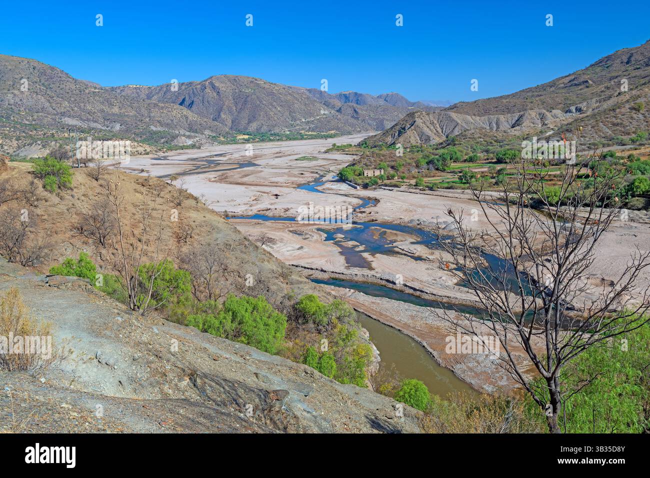 La vallée aride de la rivière Pilcomayo en Bolivie Banque D'Images