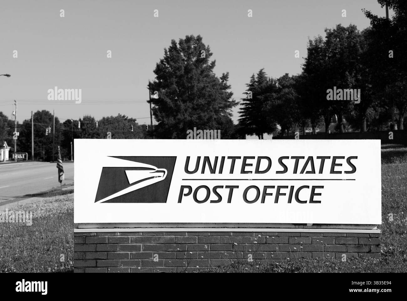 United States Post Office signe sur l'extérieur du bâtiment, symbole des services gouvernementaux et de la livraison du courrier, États-Unis. Banque D'Images United States Post Office signe sur l'extérieur du bâtiment, symbole des services gouvernementaux et de la livraison du courrier, États-Unis. Banque D'Images