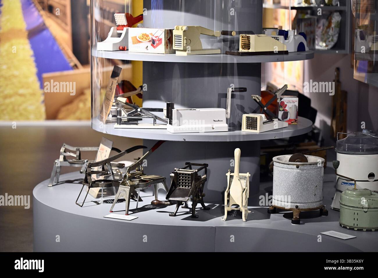 Liège, Belgique. 28 avril 2025. Illustration photo prise lors de l'ouverture du musée des frites Belgiqn, à Bruxelles, lundi 28 avril 2025. BELGA PHOTO ERIC LALMAND crédit : Belga News Agency/Alamy Live News Banque D'Images