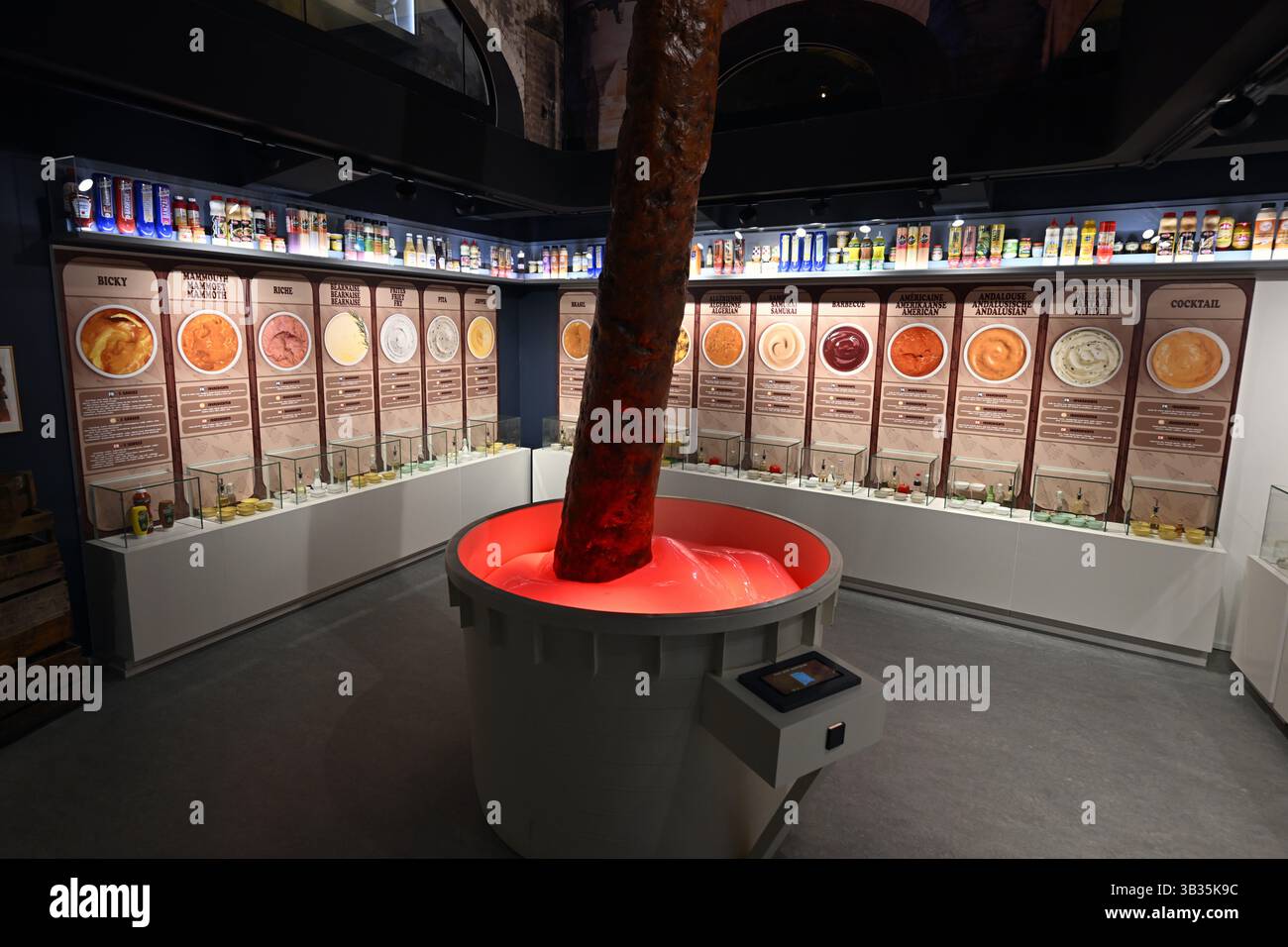 Liège, Belgique. 28 avril 2025. Illustration photo prise lors de l'ouverture du musée des frites Belgiqn, à Bruxelles, lundi 28 avril 2025. BELGA PHOTO ERIC LALMAND crédit : Belga News Agency/Alamy Live News Banque D'Images