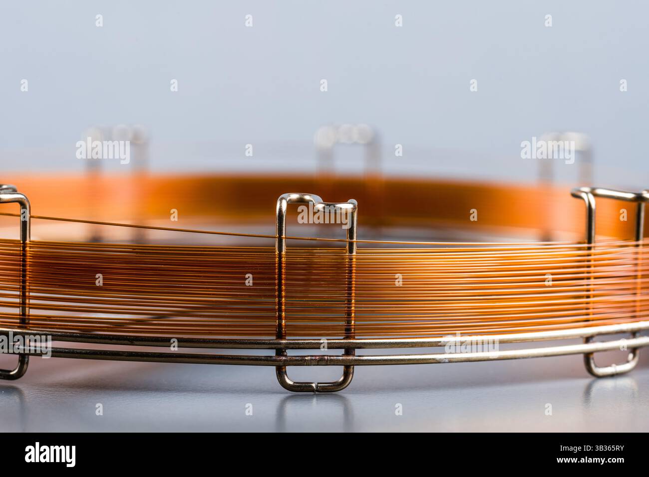 Colonne capillaire. EQUIPEMENT de colonne pour chromatographie en phase gazeuse. Banque D'Images