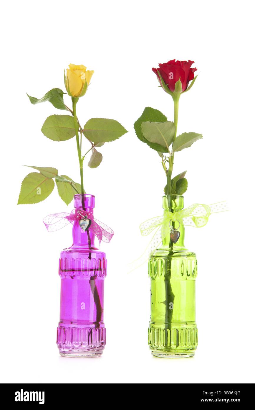 Unique dans peu colorés roses vases en verre Banque D'Images