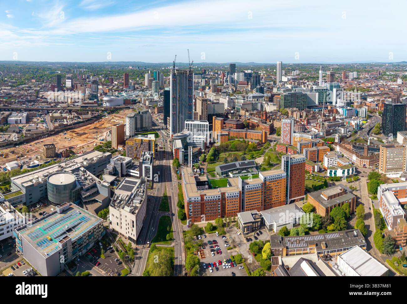 Une vue aérienne panoramique d'un paysage urbain de Birmingham au Royaume-Uni avec les bâtiments des universités de Birmingham et d'Aston et les gratte-ciel du Banque D'Images
