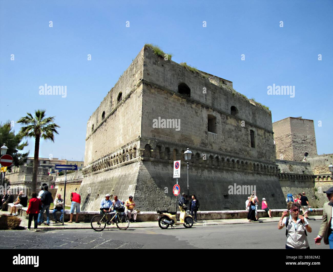 Bari, Italie- 14 juin 2019 : architecture des rues de Bari. Itinéraires touristiques dans la ville. Banque D'Images