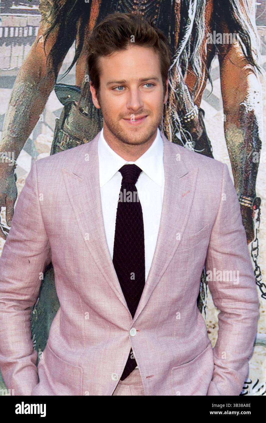 Armie Hammer lors de la première mondiale de « The Lone Ranger » qui s'est tenue au Disney California Adventure Park à Anaheim, aux États-Unis, le 22 juin 2013. Banque D'Images
