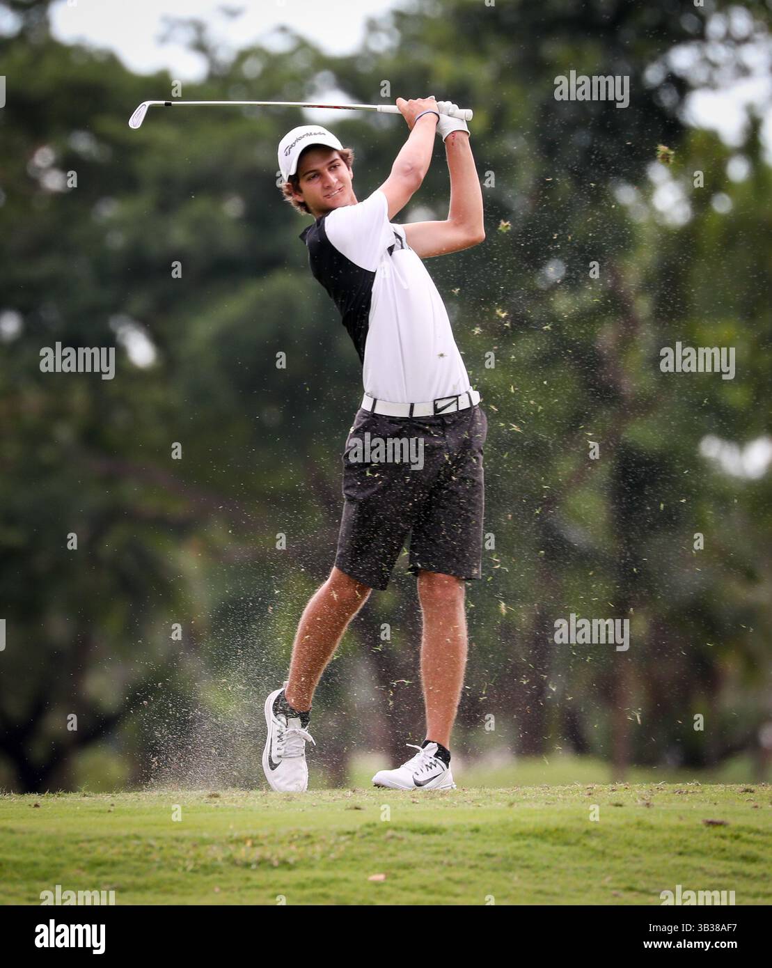 28 décembre 2017 : Alberto Menacho (Pérou) joue un tir au 54e Championnat International de Golf Junior Orange Bowl au Biltmore à Coral Gables, en Floride. Mario Houben/CSM(image de crédit : &copy ; Mario Houben/CSM via ZUMA Wire) Banque D'Images