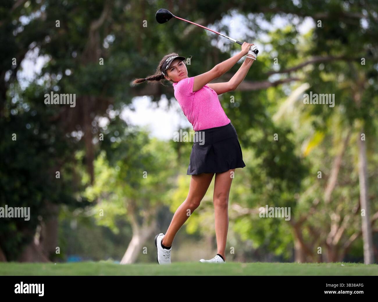 28 décembre 2017 : Alexa Pano (Lake Worth, Floride) joue un tir au 54e Championnat International de Golf Junior Orange Bowl au Biltmore à Coral Gables, Floride. Mario Houben/CSM(image de crédit : &copy ; Mario Houben/CSM via ZUMA Wire) Banque D'Images
