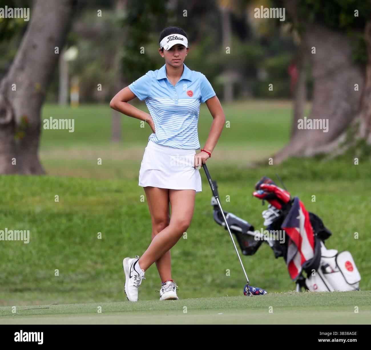 28 décembre 2017 : Valeria Pacheco (Ponce, PR) attend son tour sur un green lors du 54e Championnat International de Golf Junior Orange Bowl au Biltmore à Coral Gables, en Floride. Mario Houben/CSM(image de crédit : &copy ; Mario Houben/CSM via ZUMA Wire) Banque D'Images