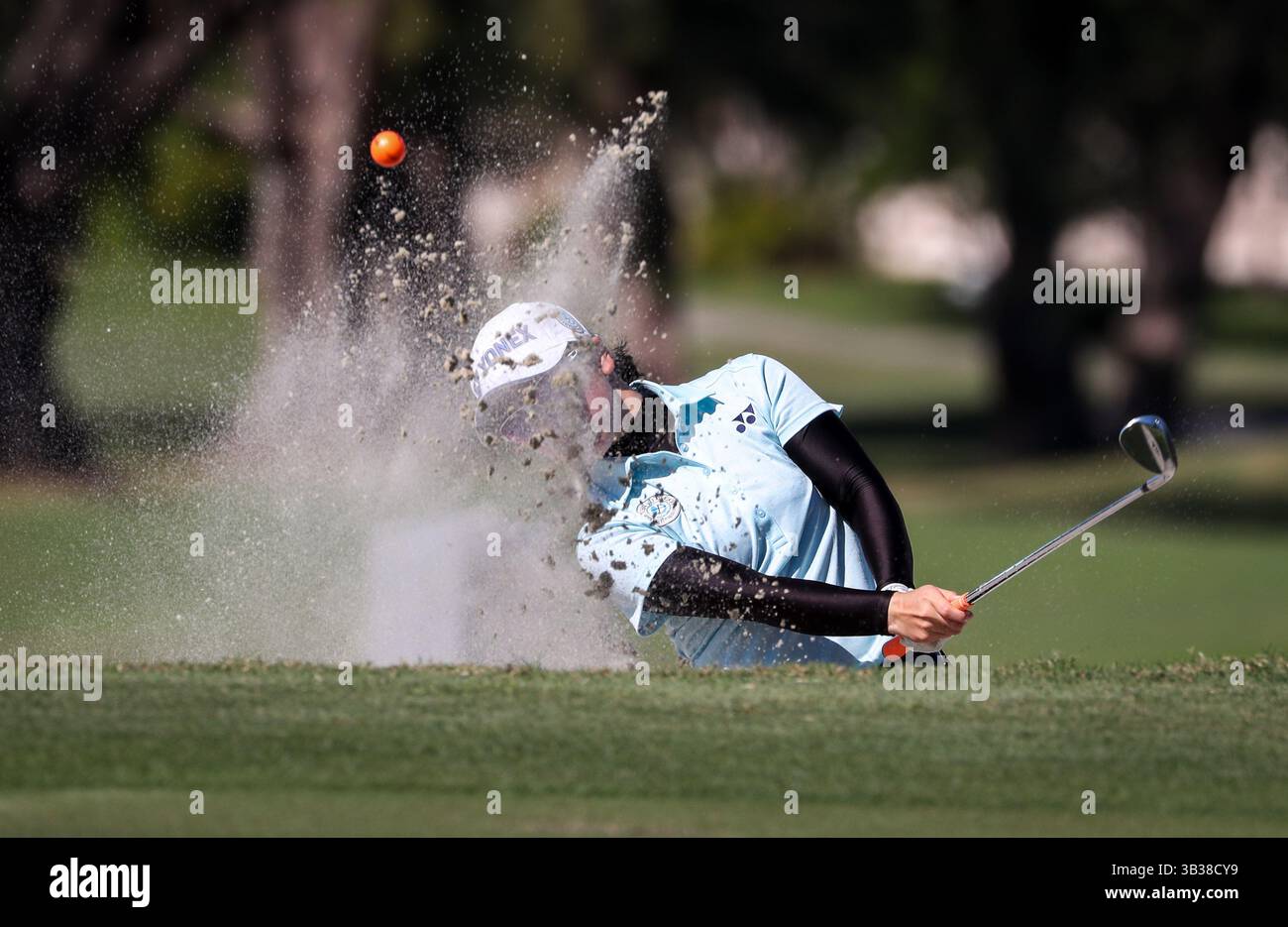 29 décembre 2017 : Goto Miyu (Japon) frappe la balle de golf d'un piège à sable lors du 54e Championnat International de Golf Junior Orange Bowl au Biltmore à Coral Gables, en Floride. Mario Houben/CSM(image de crédit : &copy ; Mario Houben/CSM via ZUMA Wire) Banque D'Images