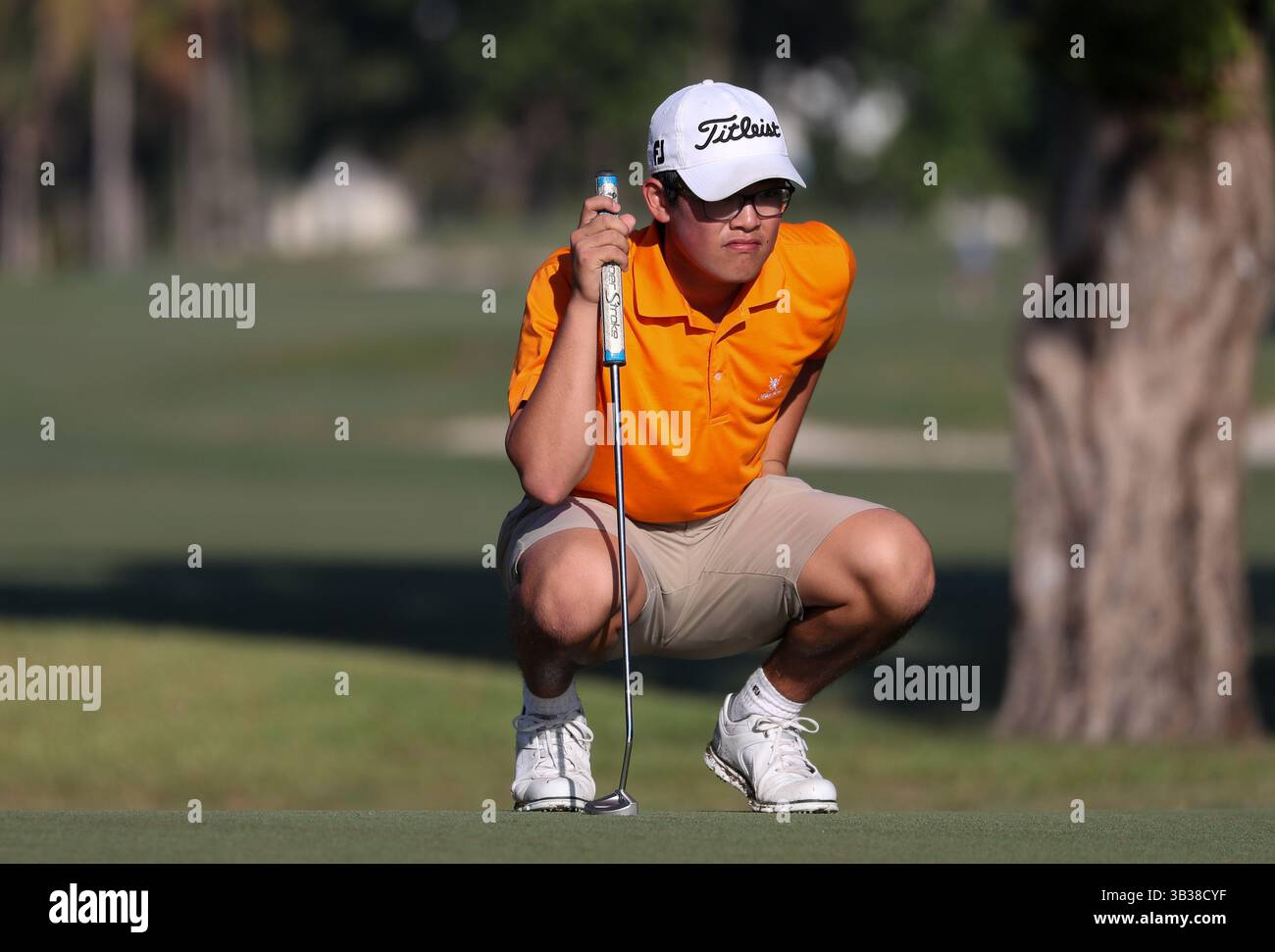 29 décembre 2017 : Hiroshi Tai (Singapour) aligne un putt au 54e Championnat International de Golf Junior Orange Bowl au Biltmore à Coral Gables, en Floride. Mario Houben/CSM(image de crédit : &copy ; Mario Houben/CSM via ZUMA Wire) Banque D'Images