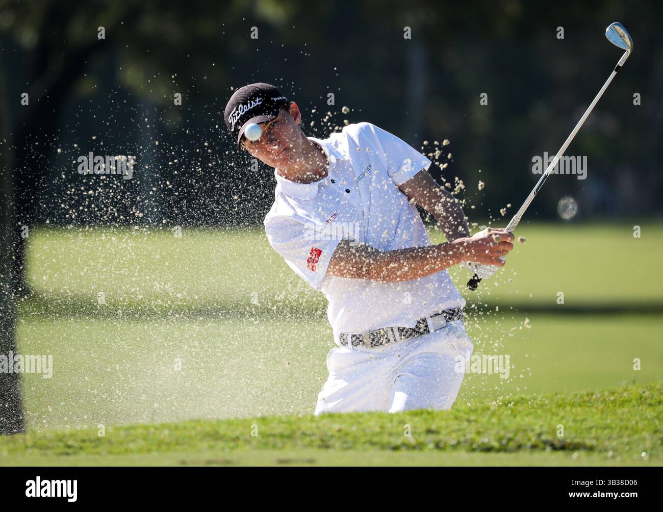 29 décembre 2017 : Nicolai Hojgaard (Danemark) frappe la balle de golf d'un piège à sable lors du 54e Championnat International de Golf Junior Orange Bowl au Biltmore à Coral Gables, en Floride. Mario Houben/CSM(image de crédit : &copy ; Mario Houben/CSM via ZUMA Wire) Banque D'Images