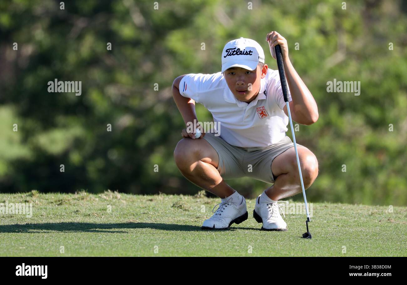 29 décembre 2017 : Jerry Ji (pays-Bas) se prépare pour un putt au 54e Championnat International de Golf Junior Orange Bowl au Biltmore à Coral Gables, en Floride. Mario Houben/CSM(image de crédit : &copy ; Mario Houben/CSM via ZUMA Wire) Banque D'Images
