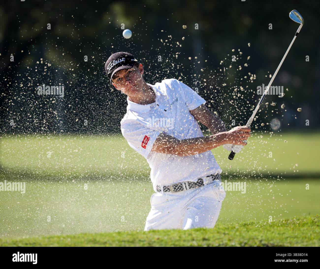 29 décembre 2017 : Nicolai Hojgaard (Danemark) frappe la balle de golf d'un piège à sable lors du 54e Championnat International de Golf Junior Orange Bowl au Biltmore à Coral Gables, en Floride. Mario Houben/CSM(image de crédit : &copy ; Mario Houben/CSM via ZUMA Wire) Banque D'Images