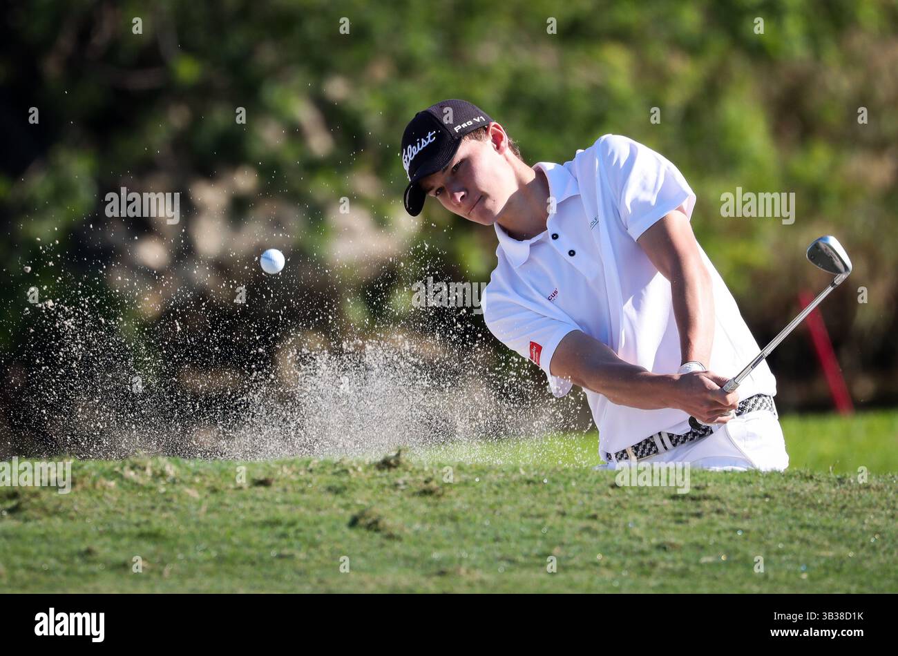 29 décembre 2017 : Nicolai Hojgaard (Danemark) frappe la balle de golf d'un piège à sable lors du 54e Championnat International de Golf Junior Orange Bowl au Biltmore à Coral Gables, en Floride. Mario Houben/CSM(image de crédit : &copy ; Mario Houben/CSM via ZUMA Wire) Banque D'Images