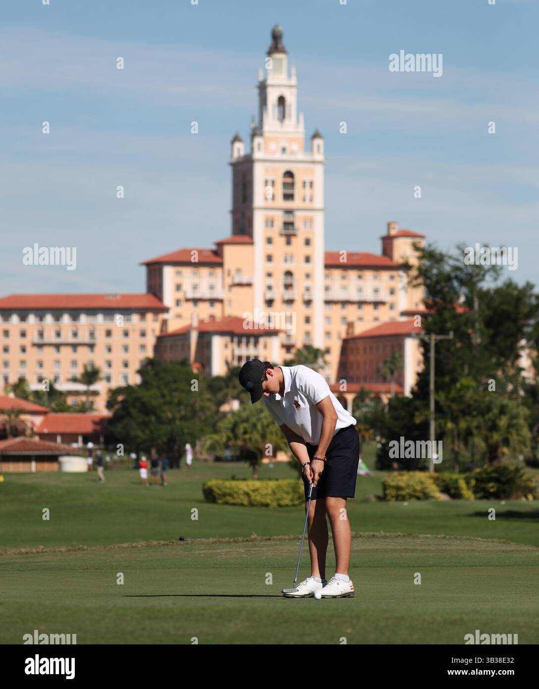 29 décembre 2017 : L'hôtel Biltmore sert de toile de fond pour Jose Luis Ballester (Espagne) lors du 54e Championnat International de Golf Junior Orange Bowl au Biltmore à Coral Gables, en Floride. Mario Houben/CSM(image de crédit : &copy ; Mario Houben/CSM via ZUMA Wire) Banque D'Images