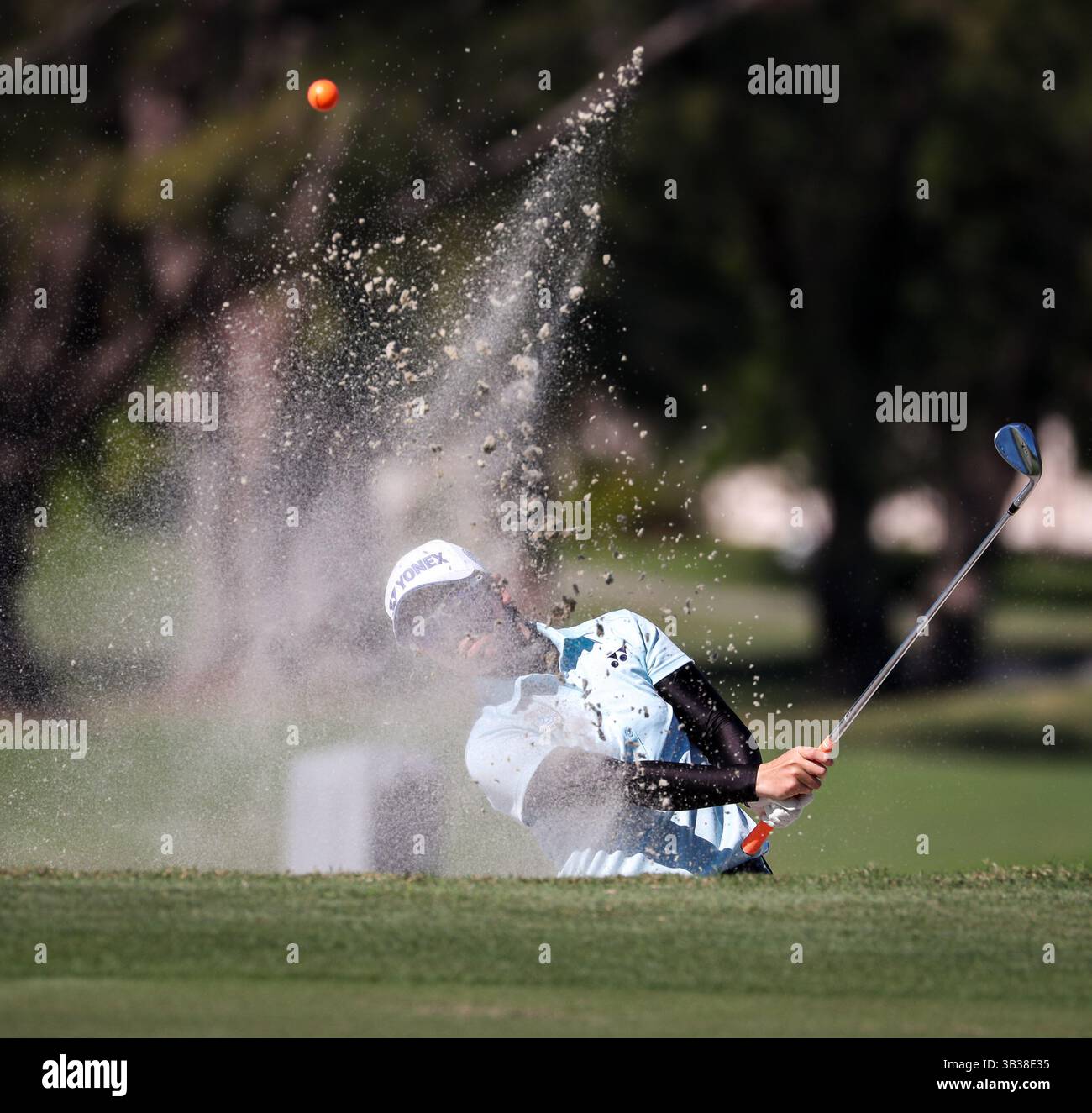 29 décembre 2017 : Goto Miyu (Japon) frappe la balle de golf d'un piège à sable lors du 54e Championnat International de Golf Junior Orange Bowl au Biltmore à Coral Gables, en Floride. Mario Houben/CSM(image de crédit : &copy ; Mario Houben/CSM via ZUMA Wire) Banque D'Images