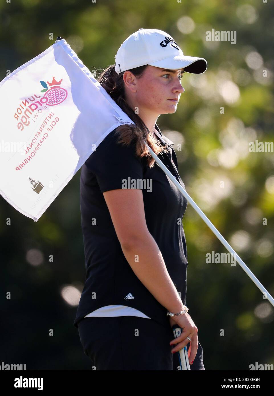 29 décembre 2017 : Lily May Humphreys (Angleterre) tient un drapeau vert au 54e Championnat International de Golf Junior Orange Bowl au Biltmore à Coral Gables, en Floride. Mario Houben/CSM(image de crédit : &copy ; Mario Houben/CSM via ZUMA Wire) Banque D'Images