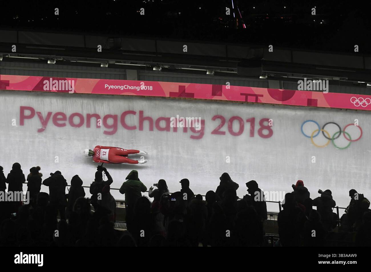 13 février 2018 - Pyeongchang, GANGWON, CORÉE DU SUD - 12 février 2018 - Pyeongchang, Corée du Sud-CAUCE Eliza de Lettonie sur la glace lors d'une course olympique en luge féminine au Centre olympique de glisse à Pyeongchang, Corée du Sud. (Crédit image : © GMC via ZUMA Wire) Banque D'Images