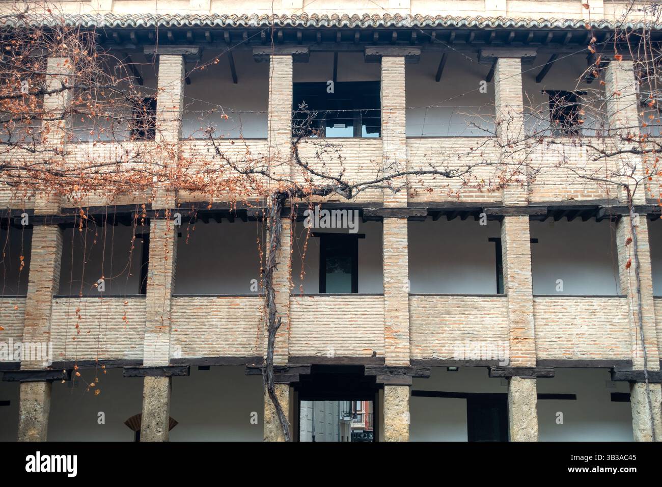 Corral del Carbon Historic Building Ruin, ville espagnole de Grenade, Andalousie Europe. Entrepôt commercial de la vieille ville préservé de la période Nasride Banque D'Images