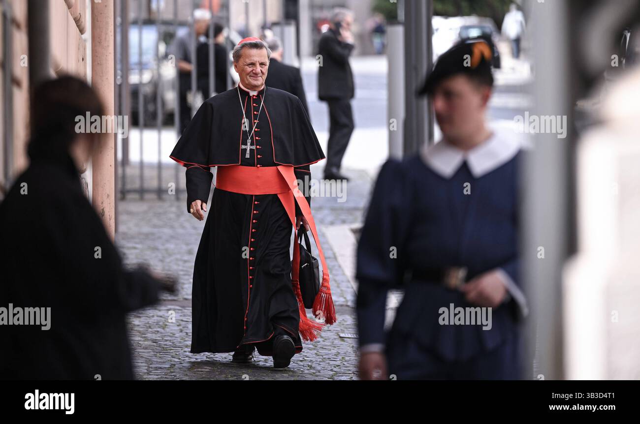 ROM, Vatikan 25.04.2025 Mario Kardinal Grech Malta, Kurienkardinal kommt aus dem Vatikan *** Rome, Vatican 25 04 2025 Mario Cardinal Grech Malta , Curia Cardinal vient du Vatican Banque D'Images ROM, Vatikan 25.04.2025 Mario Kardinal Grech Malta, Kurienkardinal kommt aus dem Vatikan *** Rome, Vatican 25 04 2025 Mario Cardinal Grech Malta , Curia Cardinal vient du Vatican Banque D'Images