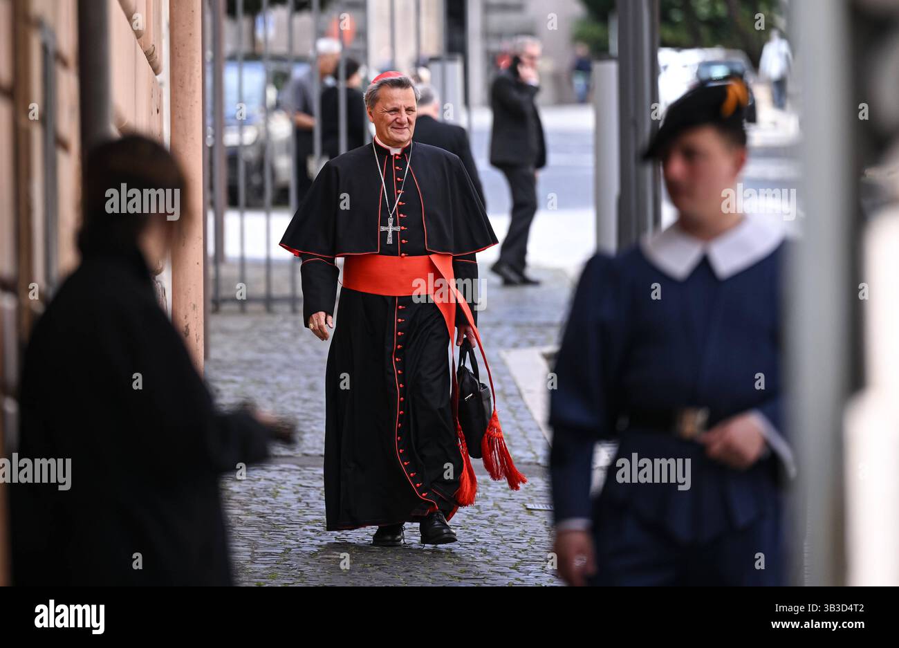 ROM, Vatikan 25.04.2025 Mario Kardinal Grech Malta, Kurienkardinal kommt aus dem Vatikan *** Rome, Vatican 25 04 2025 Mario Cardinal Grech Malta , Curia Cardinal vient du Vatican Banque D'Images ROM, Vatikan 25.04.2025 Mario Kardinal Grech Malta, Kurienkardinal kommt aus dem Vatikan *** Rome, Vatican 25 04 2025 Mario Cardinal Grech Malta , Curia Cardinal vient du Vatican Banque D'Images
