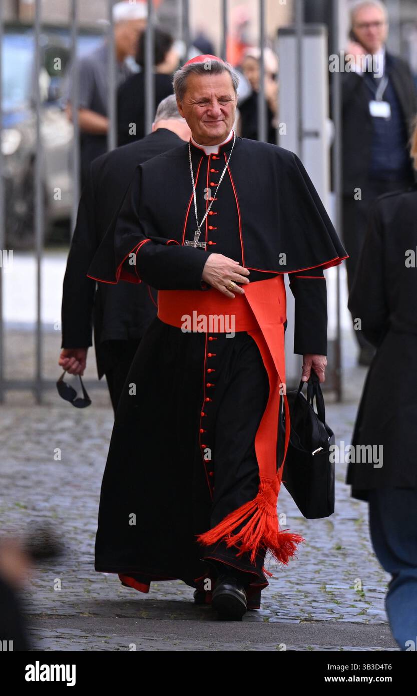 ROM, Vatikan 25.04.2025 Mario Kardinal Grech Malta, Kurienkardinal kommt aus dem Vatikan *** Rome, Vatican 25 04 2025 Mario Cardinal Grech Malta , Curia Cardinal vient du Vatican Banque D'Images ROM, Vatikan 25.04.2025 Mario Kardinal Grech Malta, Kurienkardinal kommt aus dem Vatikan *** Rome, Vatican 25 04 2025 Mario Cardinal Grech Malta , Curia Cardinal vient du Vatican Banque D'Images