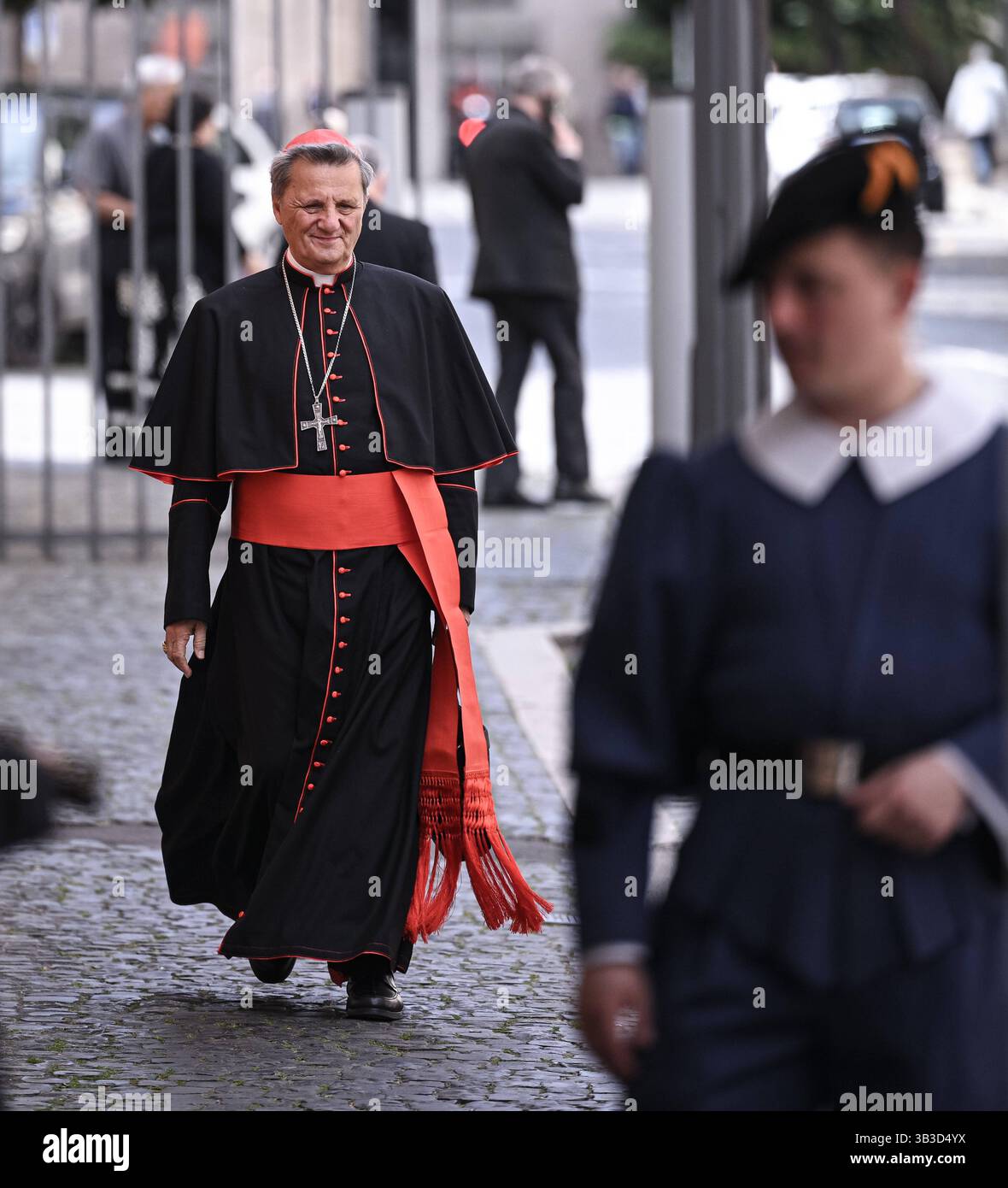 ROM, Vatikan 25.04.2025 Mario Kardinal Grech Malta, Kurienkardinal kommt aus dem Vatikan *** Rome, Vatican 25 04 2025 Mario Cardinal Grech Malta , Curia Cardinal vient du Vatican Banque D'Images ROM, Vatikan 25.04.2025 Mario Kardinal Grech Malta, Kurienkardinal kommt aus dem Vatikan *** Rome, Vatican 25 04 2025 Mario Cardinal Grech Malta , Curia Cardinal vient du Vatican Banque D'Images