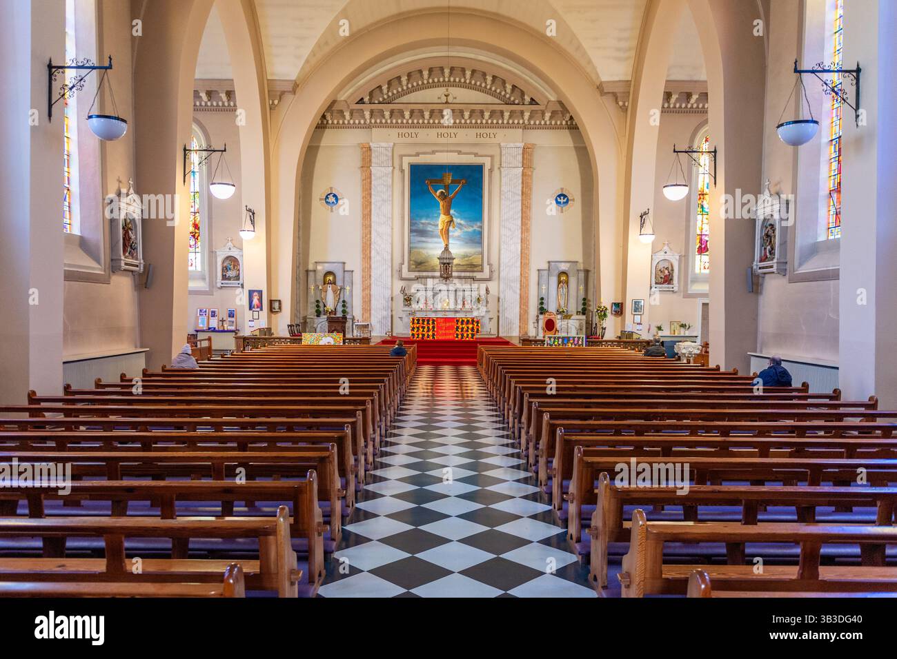 L'intérieur de l'église catholique de Finbarr, Bantry, West Cork, Irlande. Banque D'Images