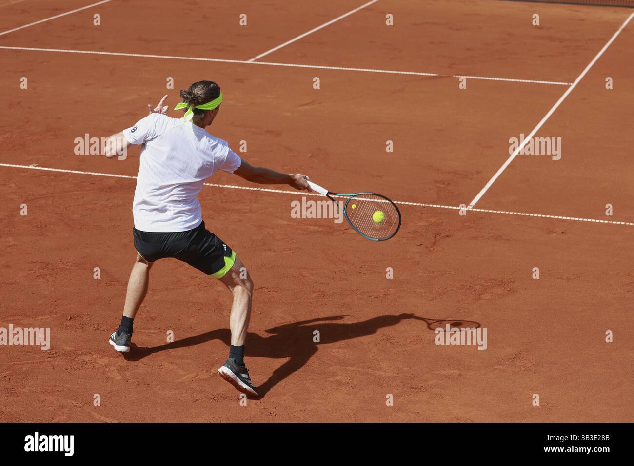 Le joueur de tennis allemand TAlexander Zverev (GER)R jouant un retour avant au tournoi BMW Open 2025 à Munich, Bavière, Allemagne, Europe Banque D'Images