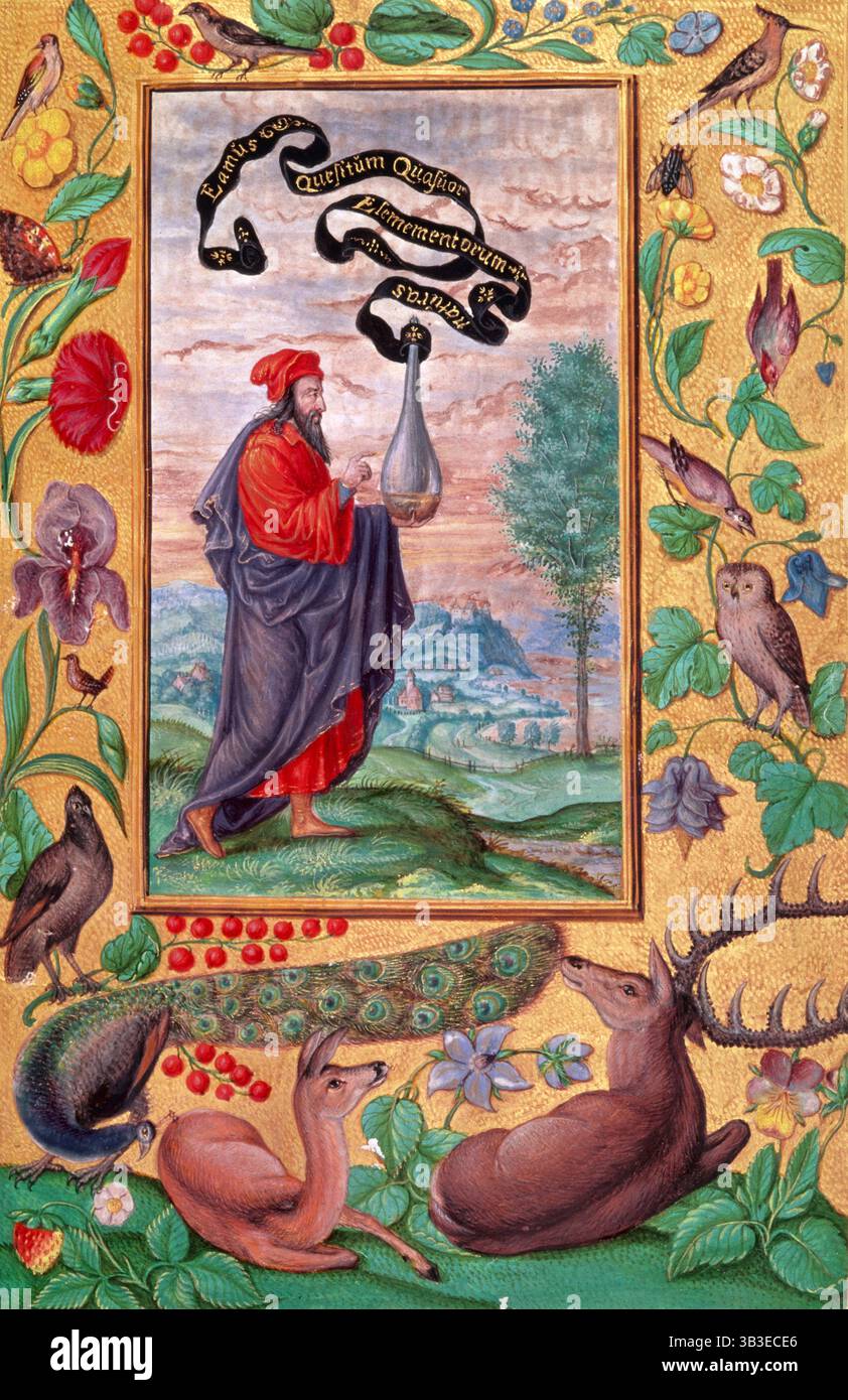 Un alchimiste avec un flacon, 1582. Un adepte de l'alchimie porte le vase d'Hermès. Un rouleau attaché à la fiole indique « Eamus Quesitum Quasuor Elemementorum naturas » (partons à la recherche de la nature des quatre éléments). Décoration de bordure avec des fleurs, des oiseaux, y compris un hibou et un paon, et au pied, un cerf et une biche couchés parmi les fleurs et les baies. Illustration du premier Traité. De "Splendor solis" (la splendeur du soleil). Banque D'Images