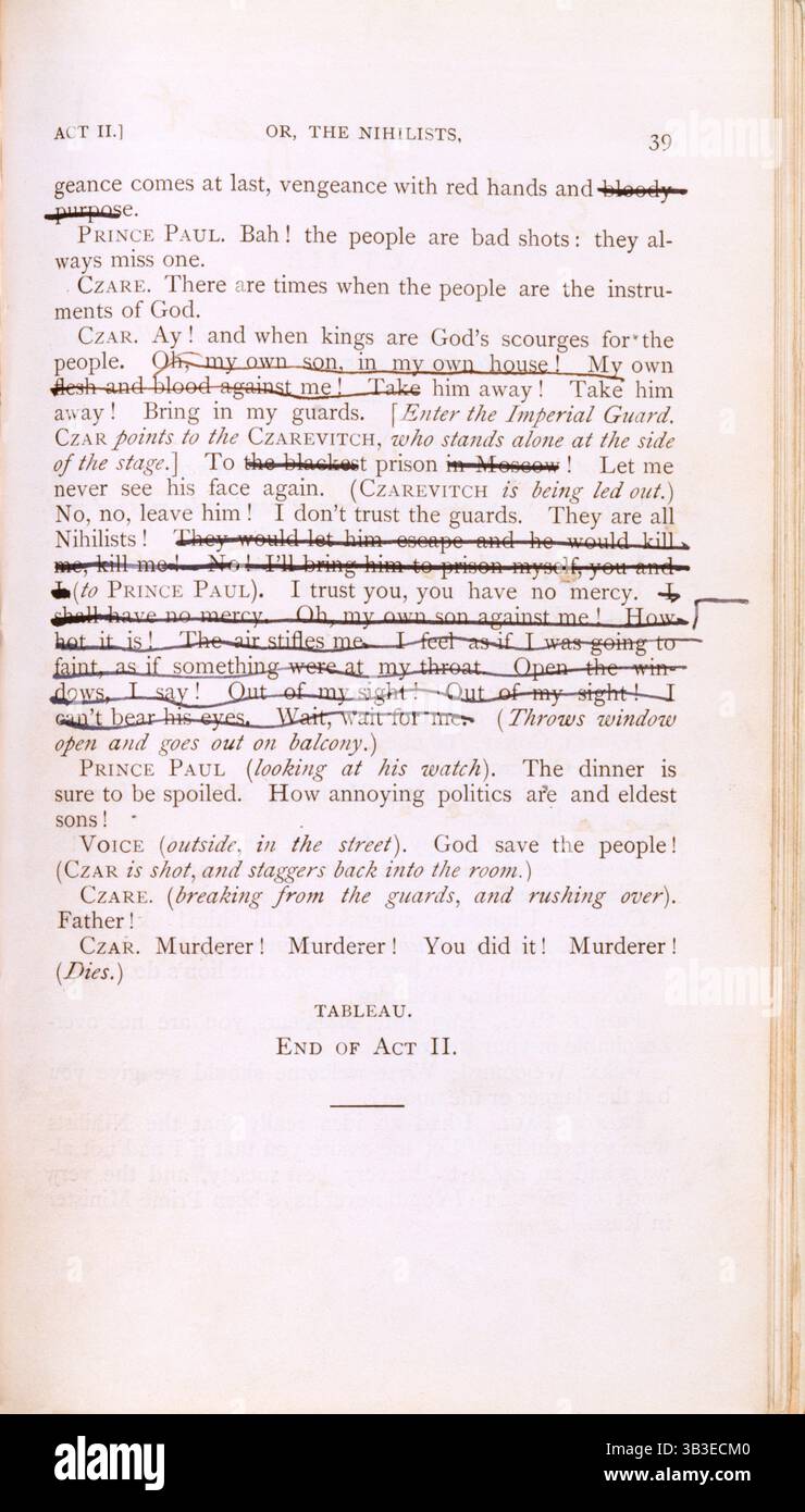 Script de 'Vera, ou les nihilistes', c1880. Page de texte marqué de la pièce d'Oscar Wilde. '...(ven)geance vient enfin, vengeance avec des mains rouges et (but sanglant). Prince Paul. Bah ! les gens sont de mauvais tirs : ils manquent toujours un. Czare. Il y a des moments où les gens sont les instruments de Dieu. Czar. AY ! Et quand les rois sont les fléaux de Dieu pour le peuple. (OH, mon propre fils, dans ma propre maison ! Ma chair et mon sang contre moi !...) Emmenez-le ! Amenez mes gardes. [Entrez dans la Garde Impériale. Czar pointe vers le Czarevitch, qui se tient seul sur le côté de la scène.] À (la plus noire) prison ( Banque D'Images