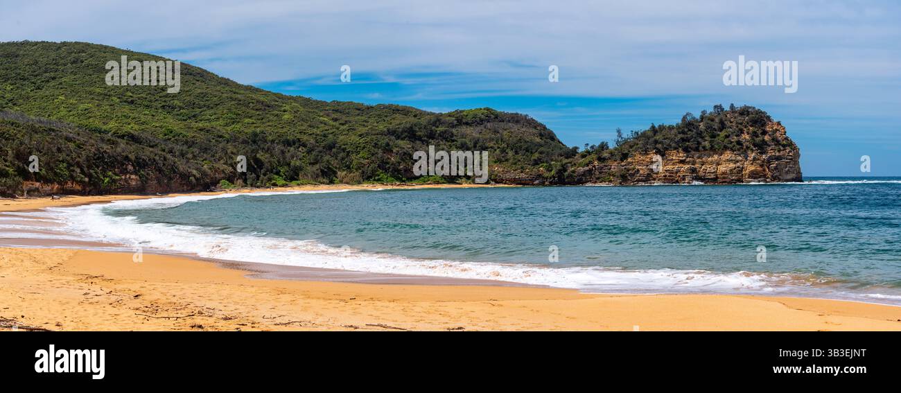 Une image panoramique de la plage de Maitland Bay dans le parc national de Bouddi sur la côte centrale de la Nouvelle-Galles du Sud, Australie Banque D'Images