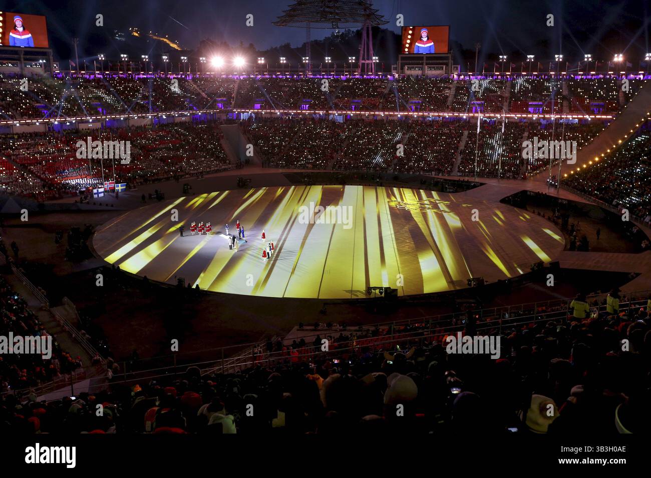 25 février 2018 - Pyeongchang, GANGWON, CORÉE DU SUD - 25 février 2018 - Pyeongchang, Corée du Sud - des artistes se produisent pendant le segment de Pékin lors de la cérémonie de clôture des Jeux Olympiques d'hiver de PyeongChang 2018 au stade Olympique de Pyeongchang à Pyeongchang, Corée du Sud. (Crédit image : © GMC via ZUMA Wire) Banque D'Images