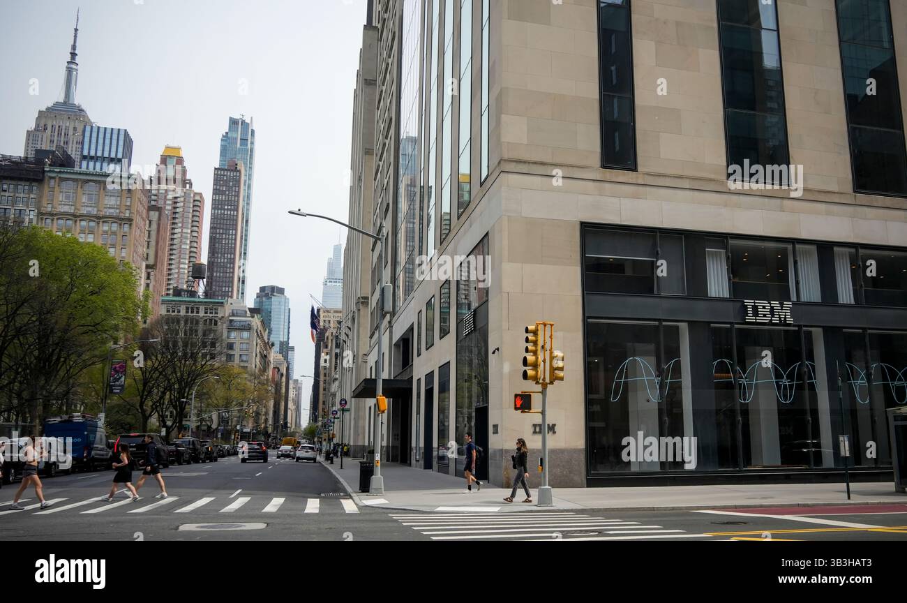 Les bureaux phares de la société IBM à One Madison Avenue, anciennement le Metropolitan Life Building, le samedi 19 avril 2025. (© Richard B. Levine) Banque D'Images