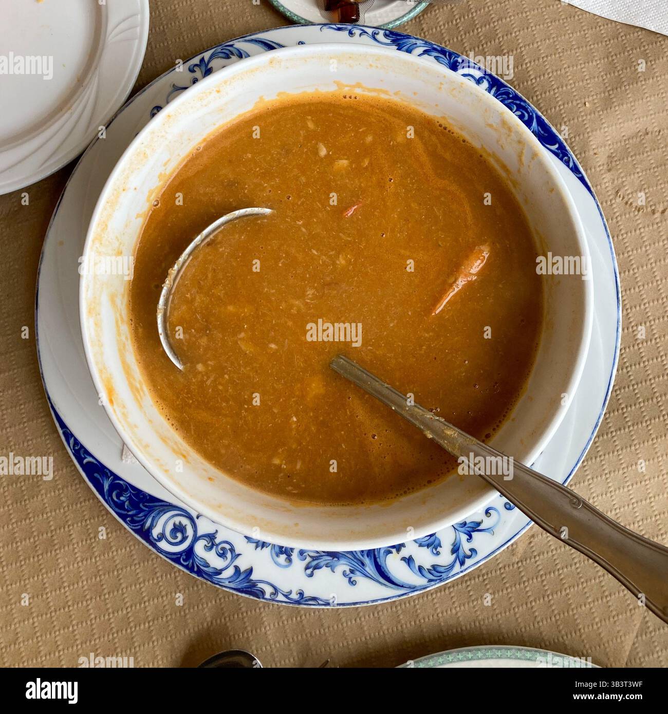 Soupe de fruits de mer de saison dans le restaurant la Posada Blanca à Gijon, Asturies, Espagne - Image de stock capturée avec un smartphone