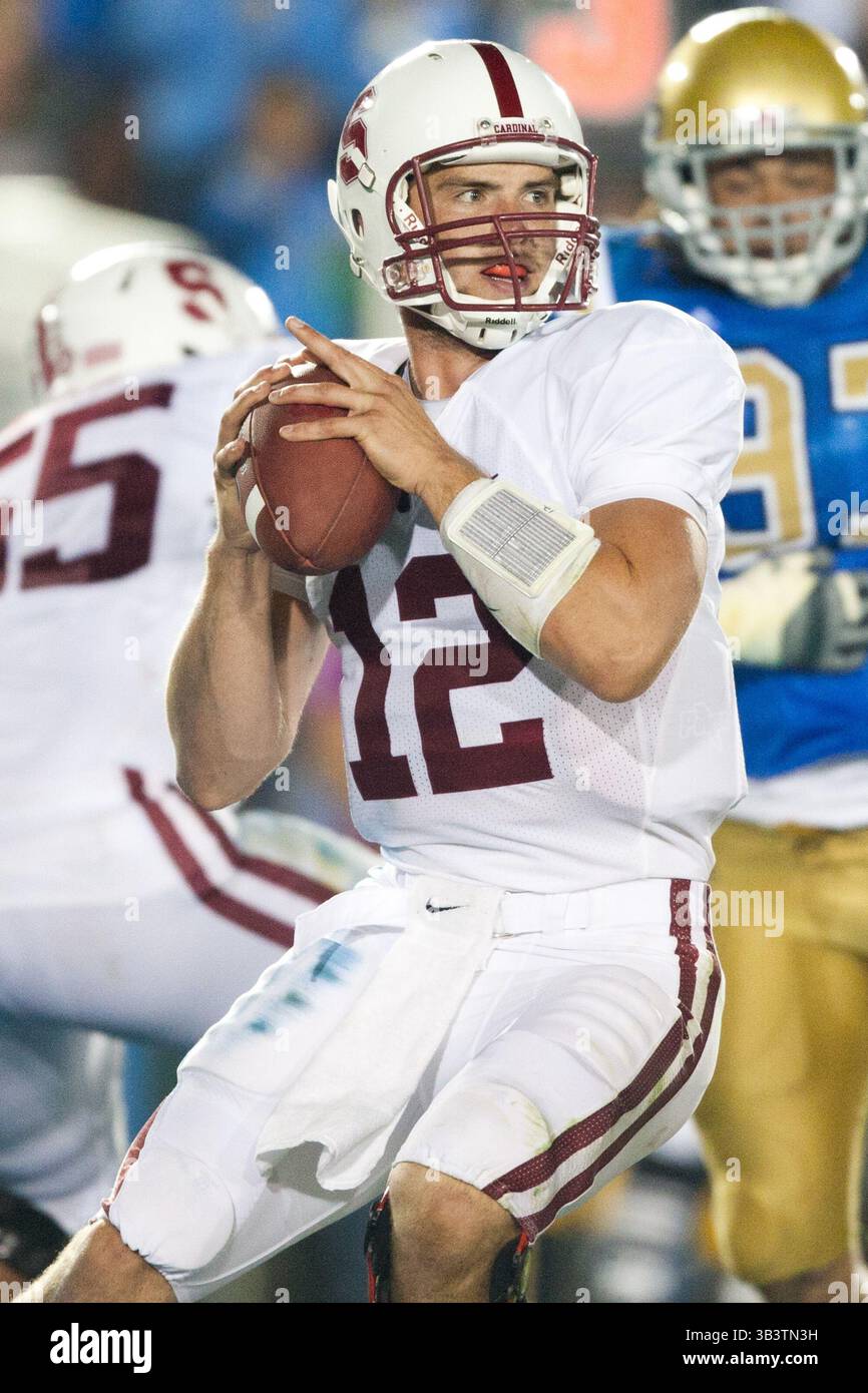 11 septembre 2010 - Pasadena, Californie, États-Unis d'Amérique - quarterback du Cardinal de Stanford Andrew Luck #12 en action lors du match UCLA vs Stanford au Rose Bowl, Stanford a battu UCLA avec un score final de 35-0. (Crédit image : © Brandon Parry via ZUMA Wire) Banque D'Images