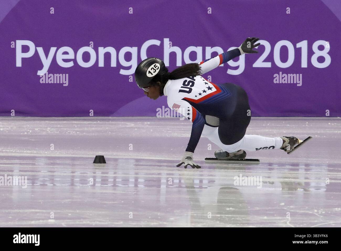10 février 2018 - Pyeongchang, CORÉE - Maame Biney (États-Unis) dans les manches courtes du 500m dames pendant les Jeux Olympiques d'hiver de Pyeongchang 2018. (Crédit image : © David McIntyre via ZUMA Wire) Banque D'Images