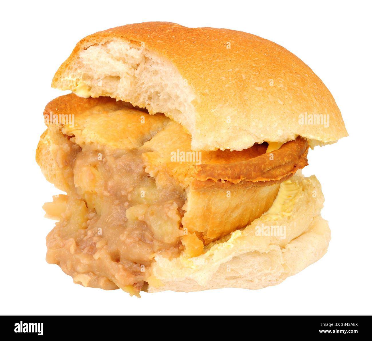 Sandwich à la viande de kebab et à la tarte aux pommes de terre Wigan une tarte salée dans un rouleau de pain beurré produit alimentaire populaire de Chip Shop de Wigan Greater Manchester Angleterre Banque D'Images