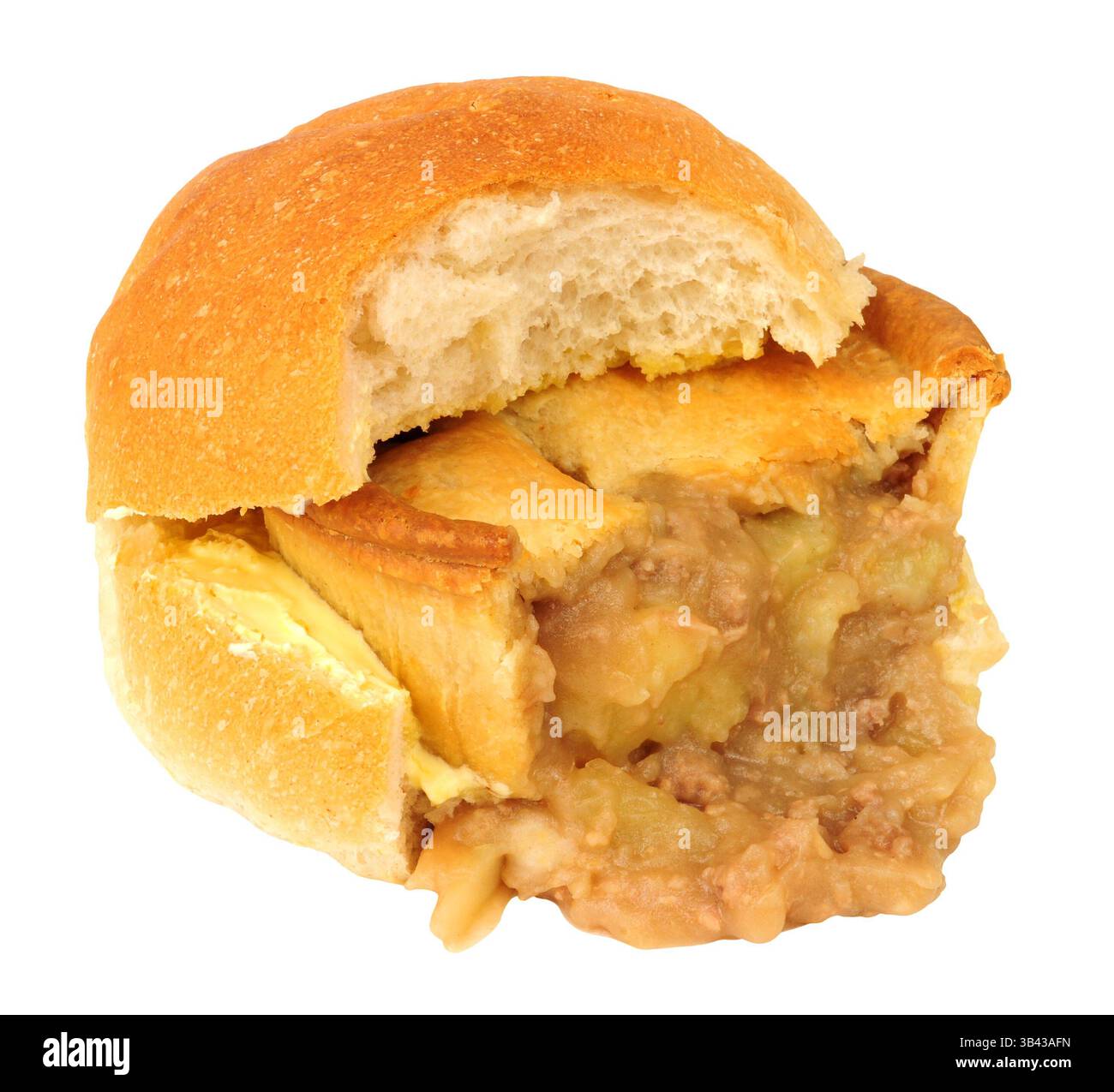 Sandwich à la viande de kebab et à la tarte aux pommes de terre Wigan une tarte salée dans un rouleau de pain beurré produit alimentaire populaire de Chip Shop de Wigan Greater Manchester Angleterre Banque D'Images