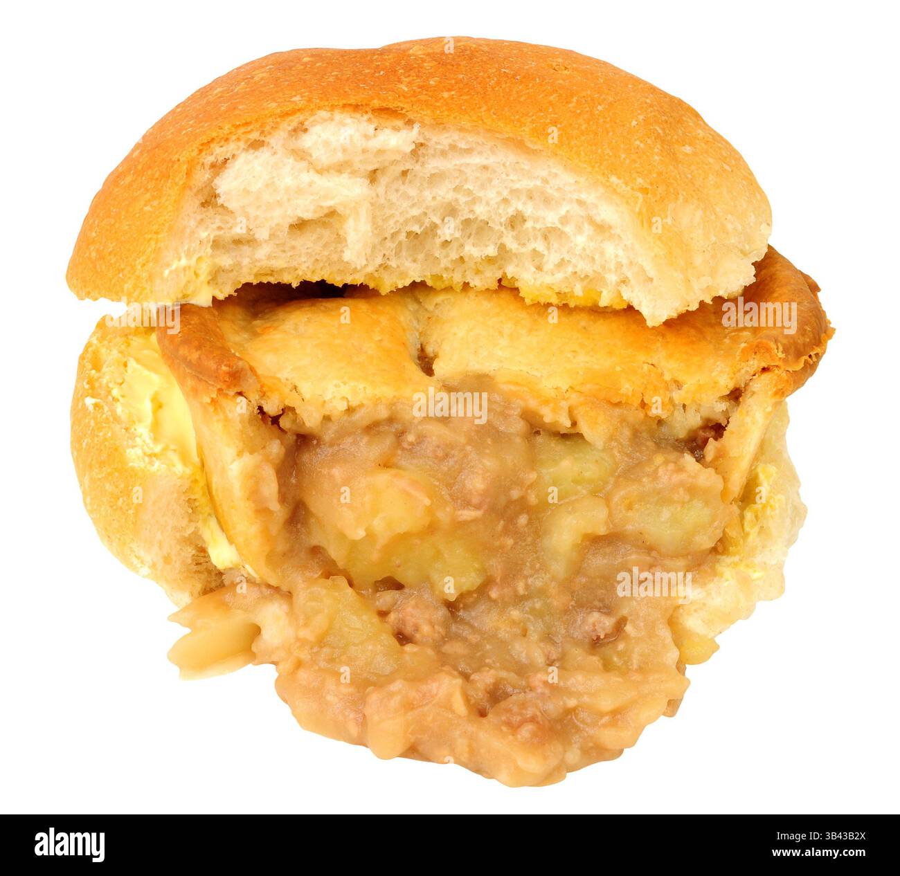 Sandwich à la viande de kebab et à la tarte aux pommes de terre Wigan une tarte salée dans un rouleau de pain beurré produit alimentaire populaire de Chip Shop de Wigan Greater Manchester Angleterre Banque D'Images