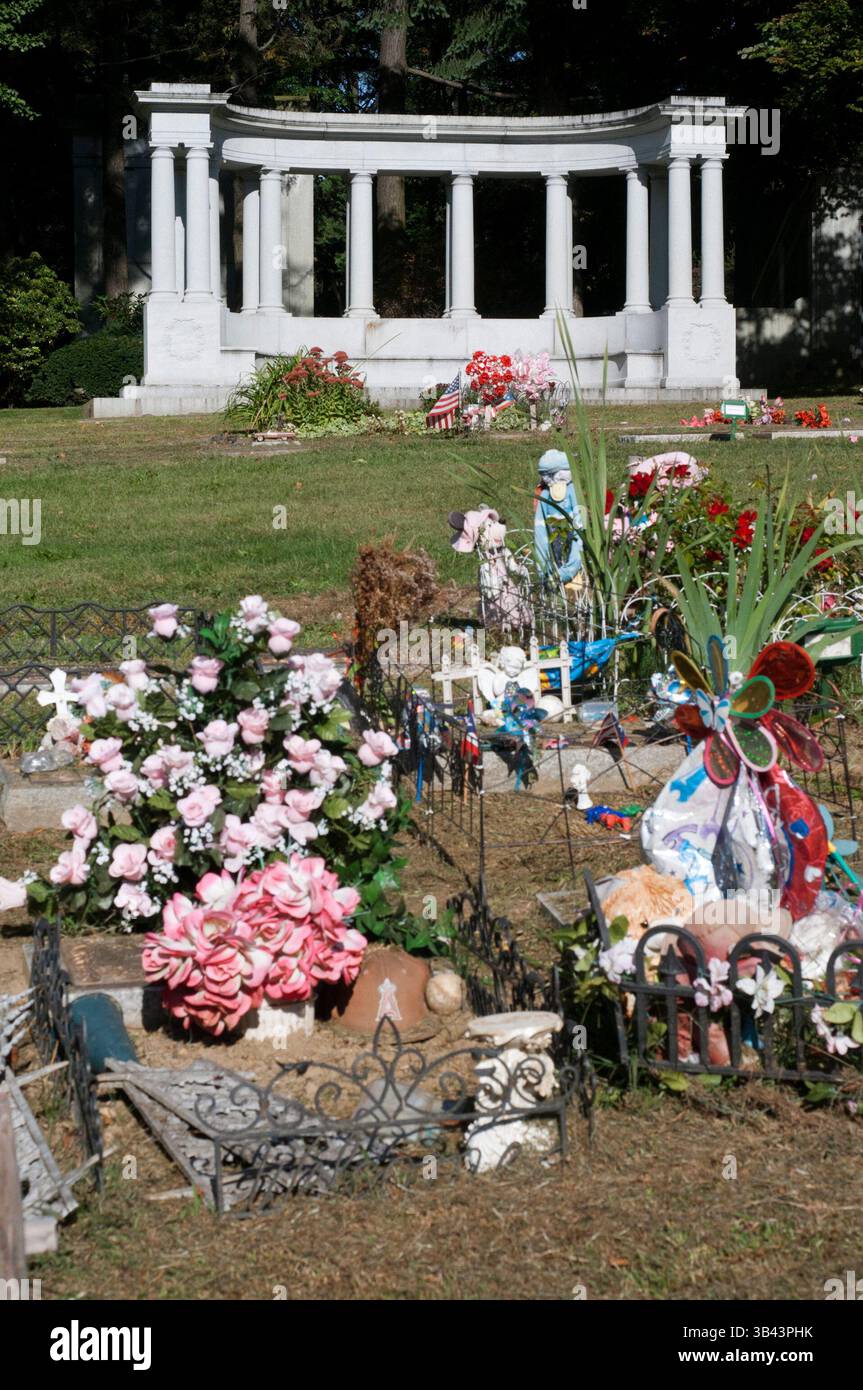 26 mai 2015 - New York, New York, États-Unis - Woodlawn Cemetery. Webster Avenue coin East 233rd Street. Woodlawn 4 (lun-dim 8 :30-17 / sous photographies autorisation préalable). Téléphone : 718-920-0500. L'un des endroits les plus intéressants du Bronx, pourrait être le cimetière Woodlawn, où ils ont fini par devenir des noms célèbres comme Miles Davis ou Duke Ellinton et d'autres personnages historiques. À l'entrée, ils peuvent vous indiquer sur une carte où les tombes sont différentes. (Crédit image : © Sergi Reboredo/ZUMA Wire/ZUMAPRESS.com) Banque D'Images