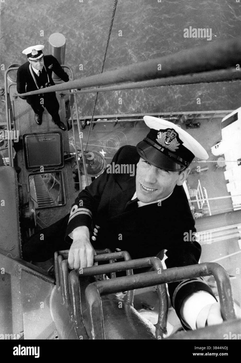 Dec. 19, 1968 - il y a eu une visite de presse au HMS Endurance, le nouveau navire de patrouille de glace de la Royal Navy, à Portsmouth Dockyard aujourd'hui. H.M.S. Endurance devrait naviguer vers l'Antarctique plus tard dans l'année. Il sera normalement déployé en Antarctique, retournant chaque année au Royaume-Uni pour y être entretenu et évacué. En plus d'assurer une présence navale britannique dans la région, il aidera le British Antarctic Survey à mener à bien ses programmes de recherche scientifique et aidera à soutenir les stations britanniques permanentes. Le HMS Endurance a récemment été converti à son nouveau rôle chez Harland and Banque D'Images