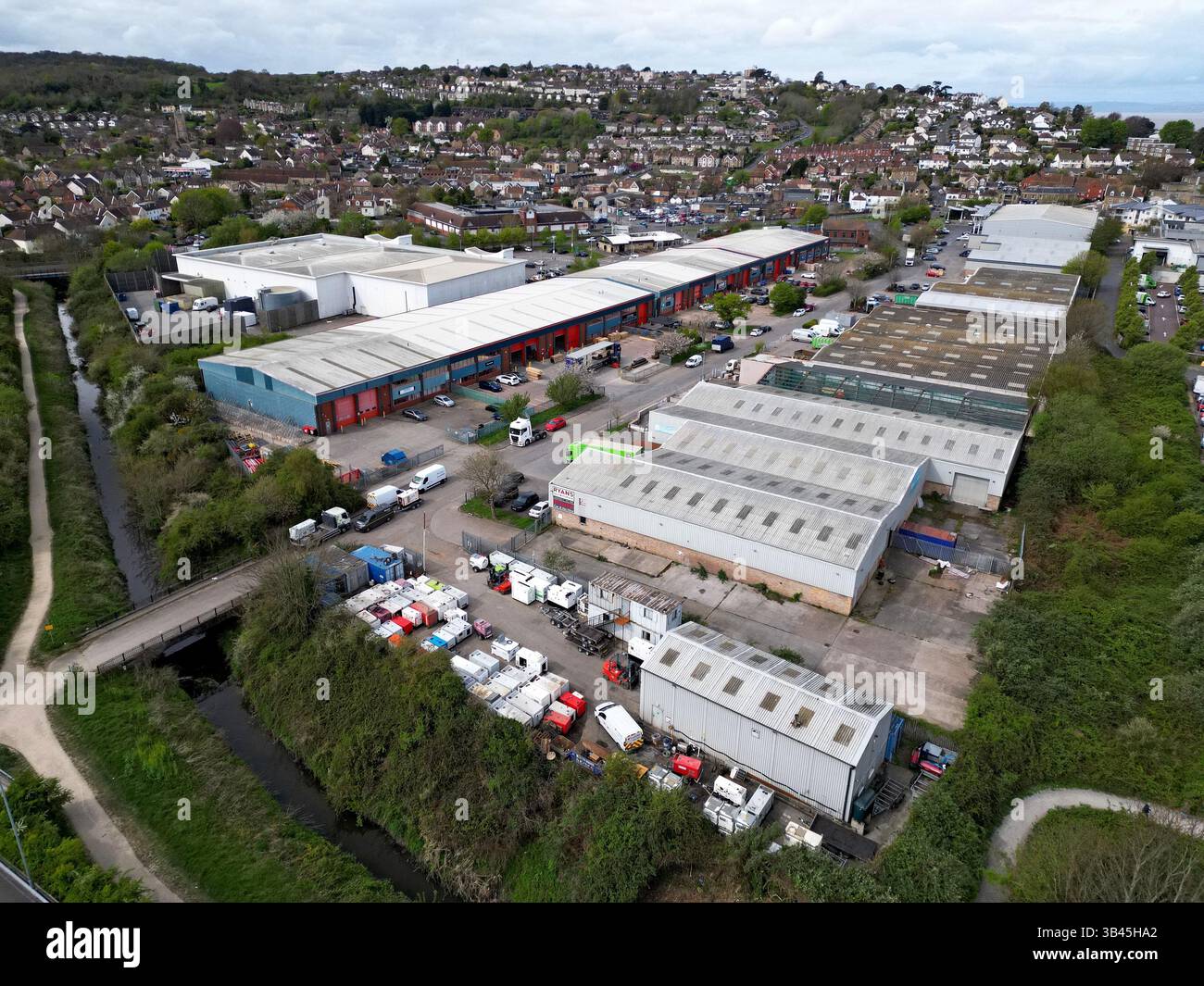 Vue aérienne par drone du Portishead Business Park et de la ville de Portishead, Bristol, Royaume-Uni, avril 2025 Banque D'Images