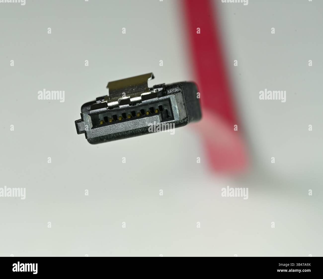 Fiche SATA utilisée pour la connexion au disque dur de l'ordinateur et aux disques SSD à partir de la carte mère Banque D'Images