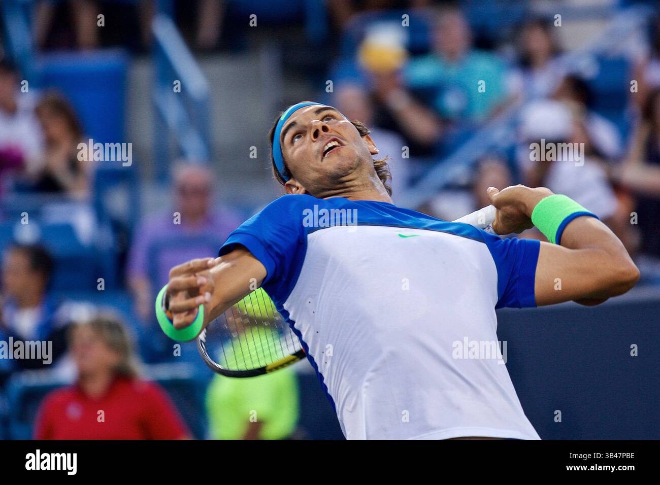 20 août 2015 - Mason, Ohio, États-Unis - Rafael Nadal (ESP) sert pendant la ronde de jeudi de l'Open Western and Southern au Lindner Family Tennis Center , Mason, OH. (Crédit image : © Scott Stuart via ZUMA Wire) Banque D'Images