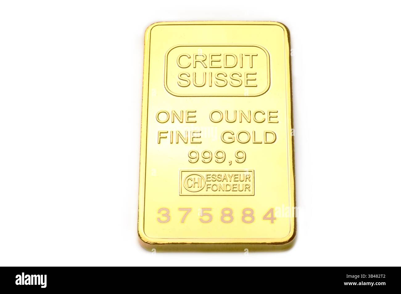 Lingot d'or de 1 once produit par Credit Suisse isolé sur un fond blanc de studio. Banque D'Images