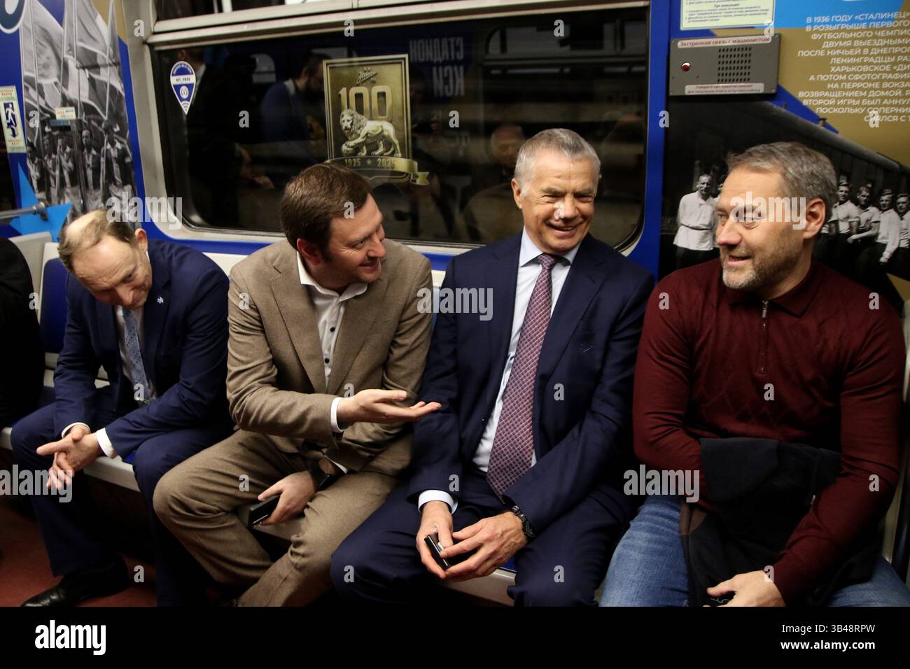Saint-Pétersbourg, Russie. 29 avril 2025. Président de la Petersburg Metro State Unitary Enterprise Evgeny Kozin, Président de la Commission des transports de Petersburg Valentin Enokaev, Président du Directoire de Zenit Alexander Medvedev, Président de l'Assemblée législative de Petersburg Alexander Belsky lors de la présentation du train de métro, dont le papier peint extérieur et intérieur est dédié au centenaire du club de football Zenit à Petersburg. Crédit : SOPA images Limited/Alamy Live News Banque D'Images
