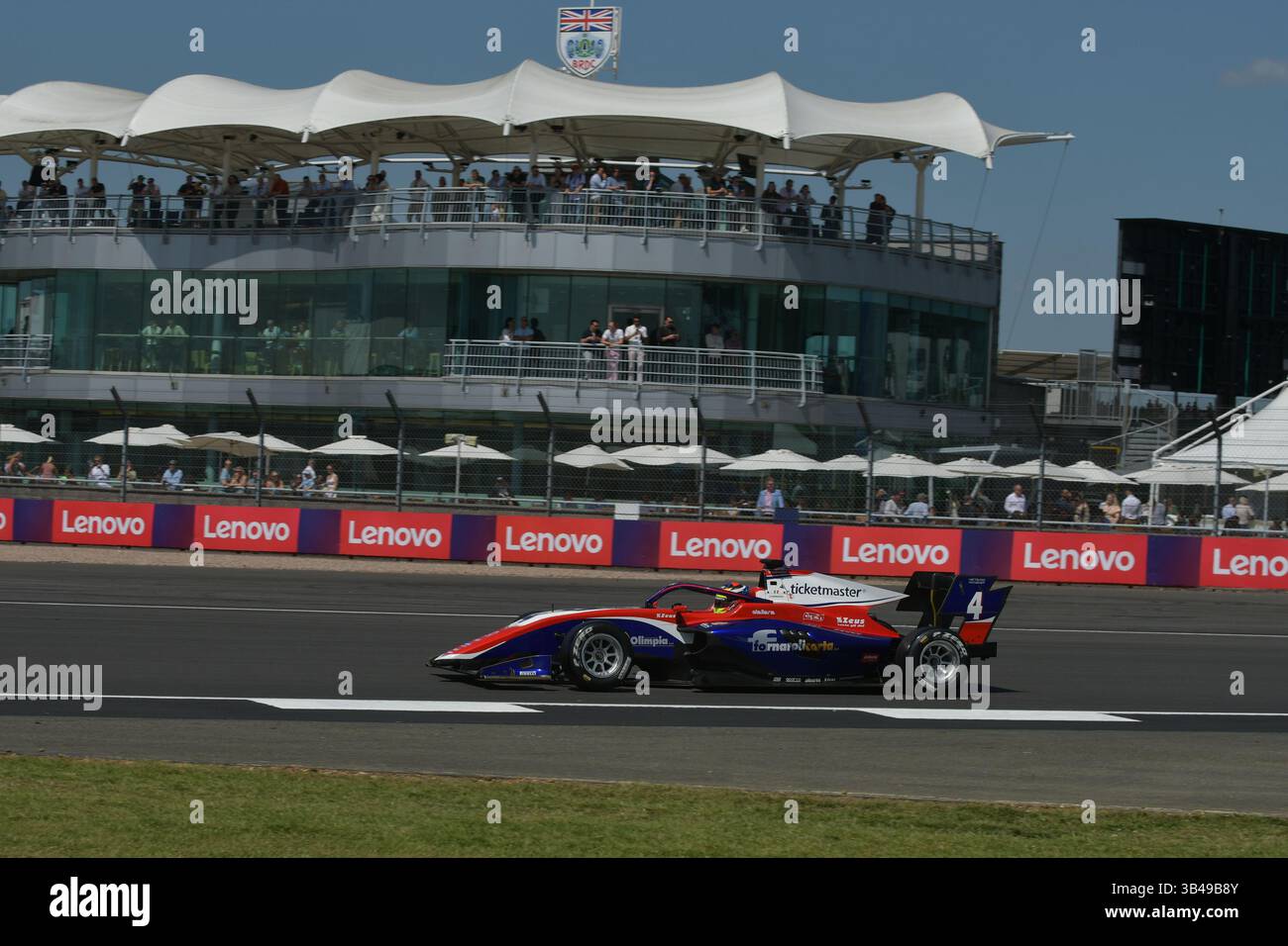 Le pilote italien Leonardo Fornaroli, 2025 ans, le voit concourir dans le Championnat FIA de formule 2 pour Invicta Racing. Banque D'Images
